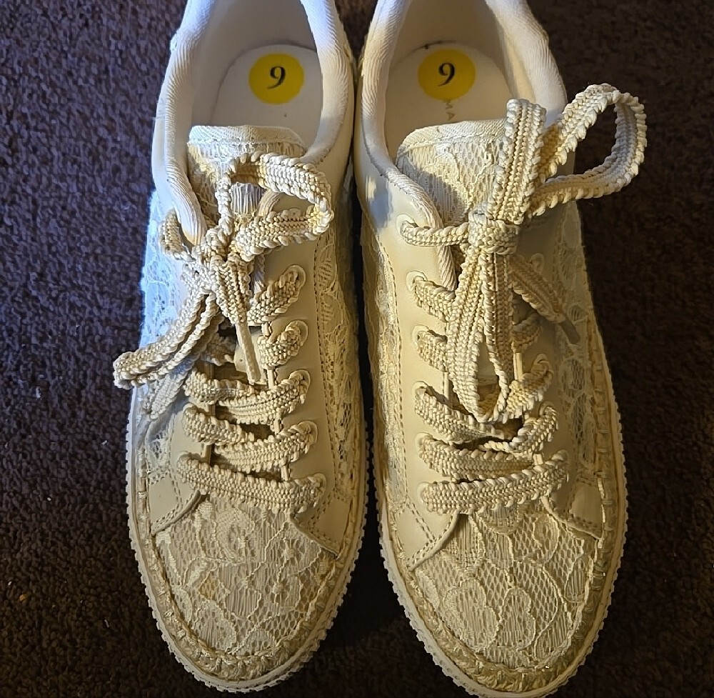 Marc Fisher Cream Lace Platform Sneakers Size 9.  Worn Once - Picture 4 of 8